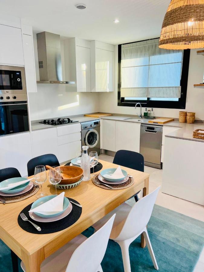 A Brand New 60m From The Ocean :) Apartamento
